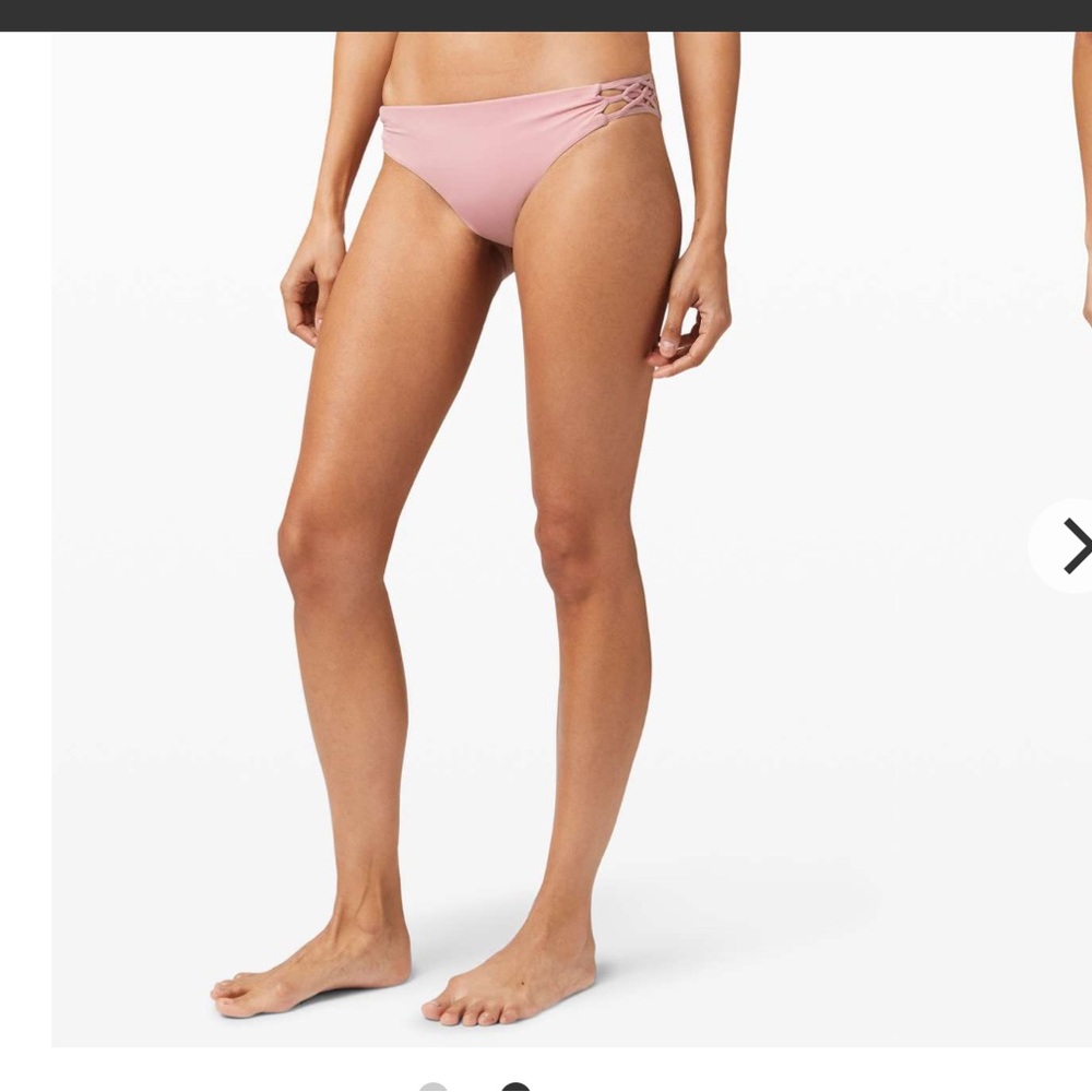 B46- Lululemon Coastline Bottom
Rose Mellow
Size 12